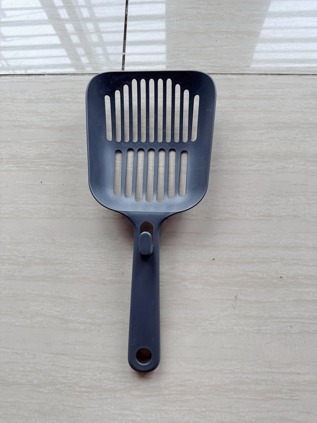 Large gray cat litter scoop